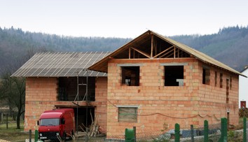 Cihly i práce dělníků stojí víc. Stavby budou dražší, varují experti