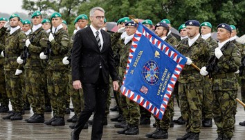 Další podivná diplomka: Problémy má i ministr obrany Metnar!