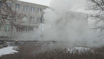 Pardubická univerzita je bez tepla. Kampus pokryla voda z rozbitého horkovodu