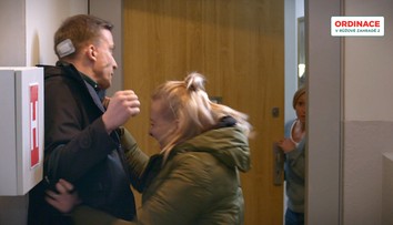 Zešílela Radka? Napadla Michala přímo před Zitou!