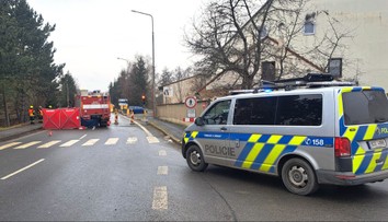 Při srážce s náklaďákem ve Studénce zemřel senior. Zřejmě nedal přednost