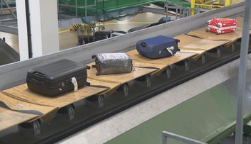 Problémy s odbavením by vyřešilo více pracovníků. Ti se ale na směny nehrnou