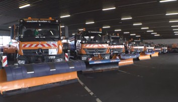 Cestáři upozorňují: Ráno budou jezdit po Praze sypače, není to omyl