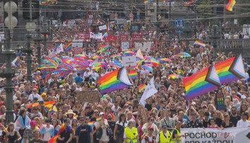 Praha se zbarvila do duhových barev. Na pochod Prague Pride zavítaly tisíce lidí