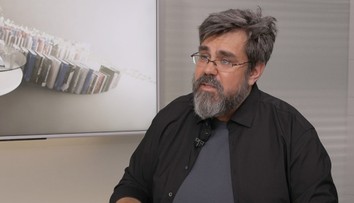 Čechům vadí tlusté knihy, chtějí krátké kapitoly. Můžou za to sociální sítě, říká Suchý