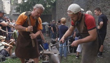 Do Česka se sjeli kováři z celého světa. Své umění předvádí na hradě Helfštýn