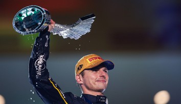 Verstappen nepřestává udivovat. V dešti překonal zkušeného soupeře