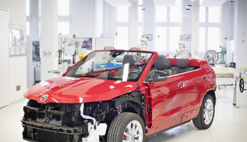 SUV bez střechy: Ve Škodě přestavěli Karoqa na kabriolet