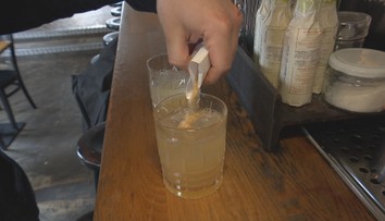 Poslanci chtějí zavést nový trestný čin. Zkušenosti s ním má třetina mladých