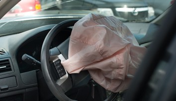 Automobilky dál děsí nebezpečné airbagy. Do servisů musí přes milion citroënů a BMW
