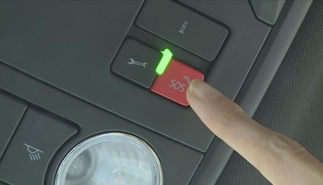 Auta umí sama přivolat pomoc. Někdy jde o planý poplach, přiznávají záchranáři