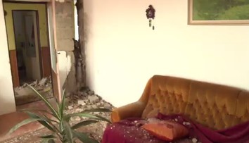 Žena měla velké štěstí! Blesk zničil část domu. Spala v jiném pokoji