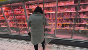 Stejné zboží stojí v různých obchodech o desítky korun víc. Experti vysvětlují proč
