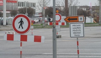 Dopravu v Budějovicích dále komplikují uzavírky. Minulý týden přibyly další dvě