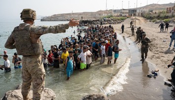 Desetitisíce migrantů už Ceutu opustily. Nedali nám ani chleba, stěžují si