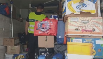 Anabolika a neproclené cigarety. Celníci na Vysočině zabavili obří kontraband