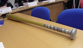 BRUTÁLNÍ NAPADENÍ: Muž (42) zmlátil svou expřítelkyni a její rodiče baseballkou!