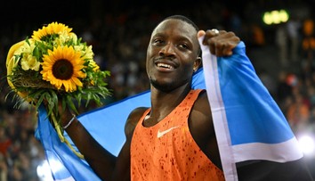Olympijský vítěz z Paříže je za hrdinu. V rodné zemi pomáhá při záplavách