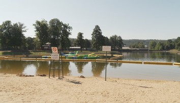 Na karlovarském koupališti se objevily parazité. Lidem hrozí kožní potíže