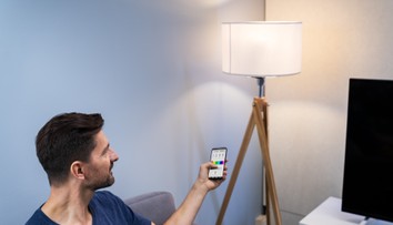 Téměř polovina Čechů chce chytrou domácnost. Může zachraňovat i životy
