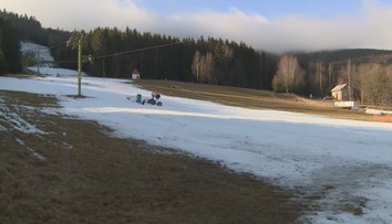 Školáci se těšili na hory, lyžovat ale nemohou. Chybí totiž sníh