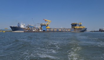 Poslední česká nákladní loď chátrá v přístavu. Nadšenci ji chtějí zachránit