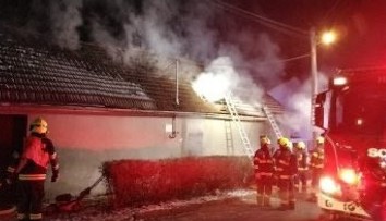 Noc požárů. Domy hořely na Chomutovsku, Přerovsku i Znojemsku