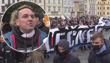 Opatření jsou nesmyslná, míní protestující. Volají po změně vlády