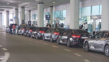Strážníci za pomoci figurantek odhalili nepoctivého taxikáře. Jezdil načerno