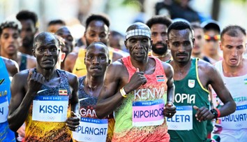 Smutný konec maratonské legendy. Místo zlata jel Kipchoge do cíle taxíkem