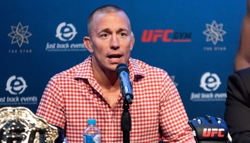 Georges St-Pierre byl uveden do UFC Síně slávy. Na ceremoniálu nebyl