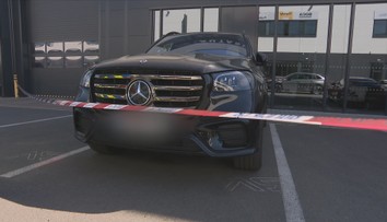 Policie zasahovala u známého prodejce luxusních ojetin. Obchodní partner promluvil