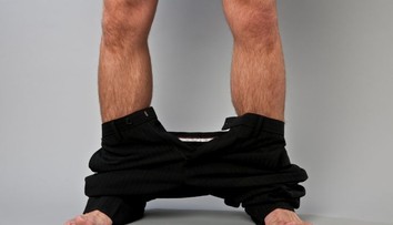 Malý penis a nápadně povislá varlata! Policie hledá zvrhlíka