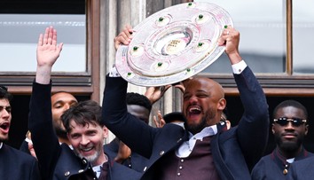 Trapas při mistrovských oslavách Bayernu. Zachránila je Kompanyho žena
