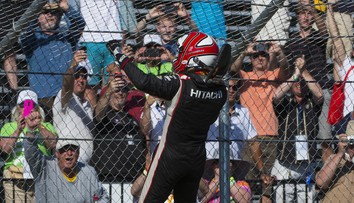 Castroneves konečně zase ukázal, proč se mu přezdívá Spider-man