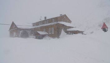 Extrémní vítr paralyzoval Tatry. Lyžařská střediska i lanovky jsou mimo provoz