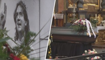 Lidé se loučili s Janem Potměšilem. Poklonili se mu Hřebejk i Holubová