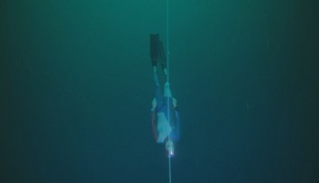 Freediver pokořil na Bahamách posedmé rekord. Potopil se do hloubky 120 metrů