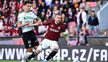 První zápas Karviné po skandálu: Upravené dresy, kouč odhalil, co je se Šigutem