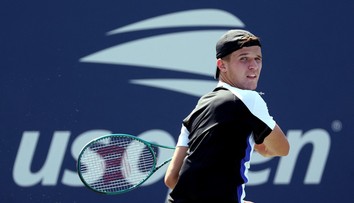 Paráda na US Open. Menšík skolil favorita, vyhrál i Macháč