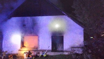 Plameny v noci zničily rodinný dům na Jihlavsku