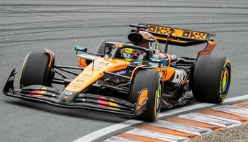Drama při GP Nizozemska: Obě ferrari bourala, nedojel ani Norris. Hadjar má první pódium