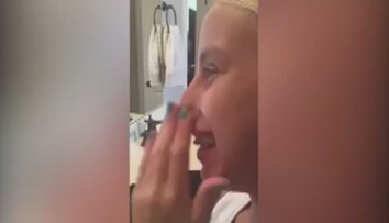 Dívka si šest let pěstovala beďar. Teď ho vymáčkla! VIDEO