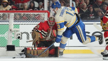 NHL: Mrázek byl u výprasku Chicaga pod širým nebem, skóroval Kämpf