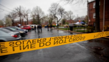 Muž střílel u pohřebního ústavu v Indianapolis, těžce zranil i čtyřleté dítě
