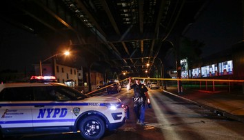 VIDEO: New Yorkem otřásla obří exploze. Lidé v panice utíkali pryč