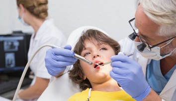 Každý druhý kaz u dětí způsobí sladké pití. Zubaři řekli, které je nejhorší