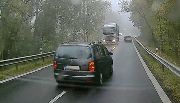 Vteřina hrůzy. Řidič ohrozil několik životů, zachránila ho rychlá reakce ostatních