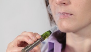 Riziko, nebo způsob odvykání? Expert promluvil o e-cigaretách