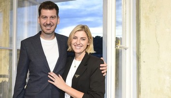 Moderátor Říbal musel zrušit dovolenou. Jeho žena skončila na operačním sále
